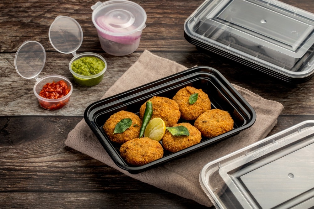 Choosing Right Hinged Plastic Food Containers - Damati